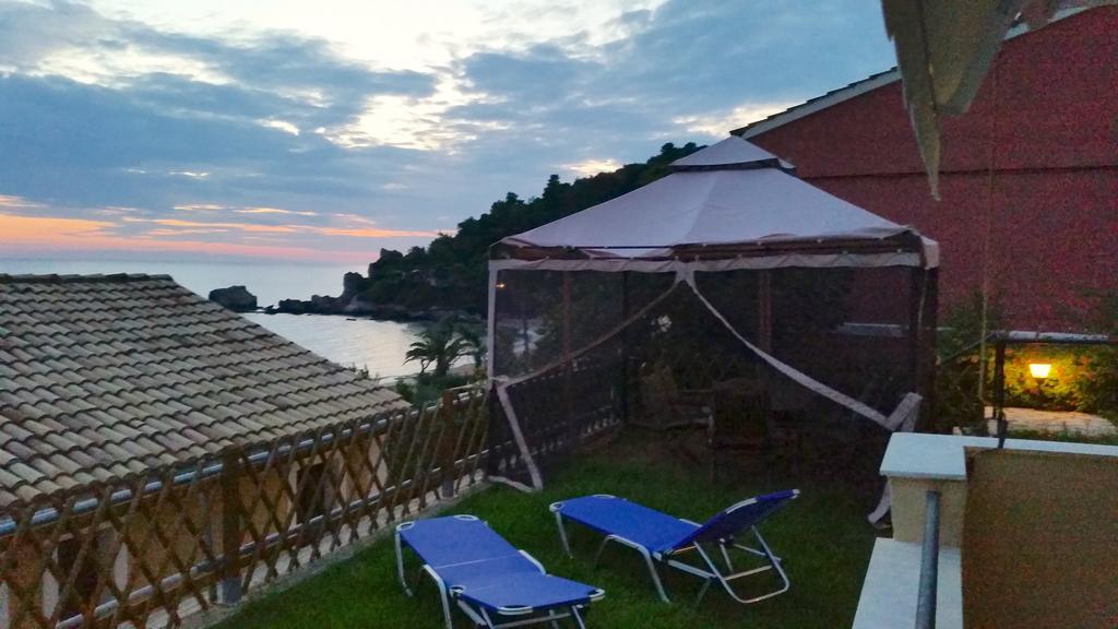 Menigos Resort House Агиос Гордиос Екстериор снимка