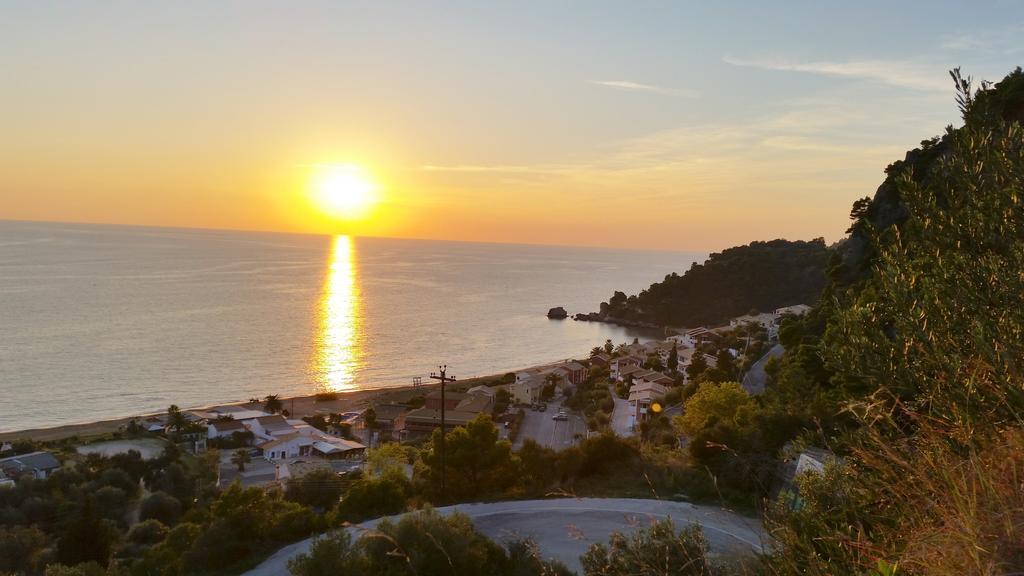 Menigos Resort House Агиос Гордиос Екстериор снимка