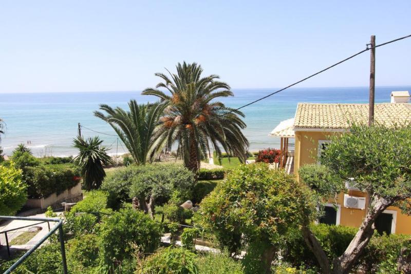 Menigos Resort House Агиос Гордиос Екстериор снимка