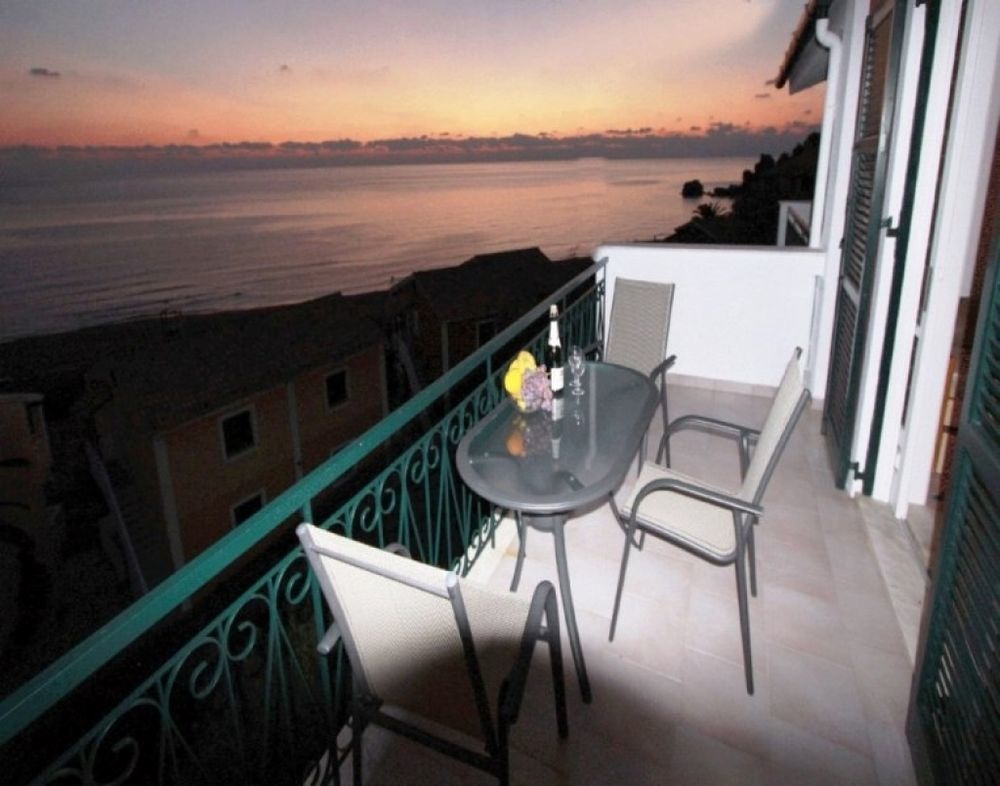 Menigos Resort House Агиос Гордиос Екстериор снимка